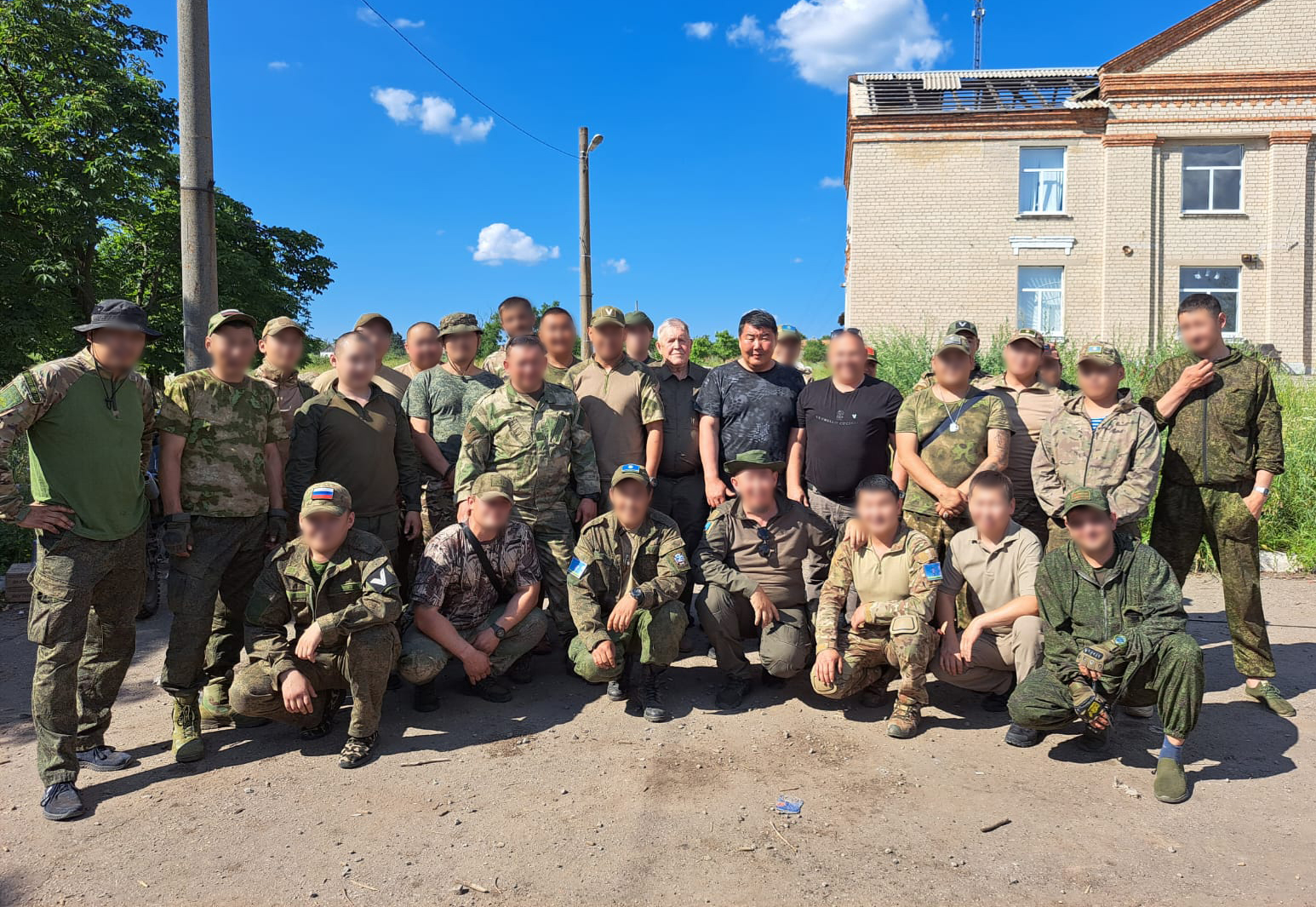 Алексей Еремеев передал спецтехнику бойцам из Якутии на СВО